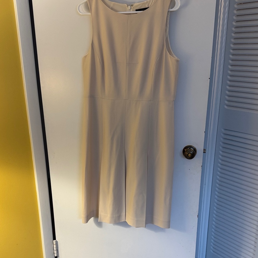 Elegant Cream Sleeveless Pleated Skirt Dress